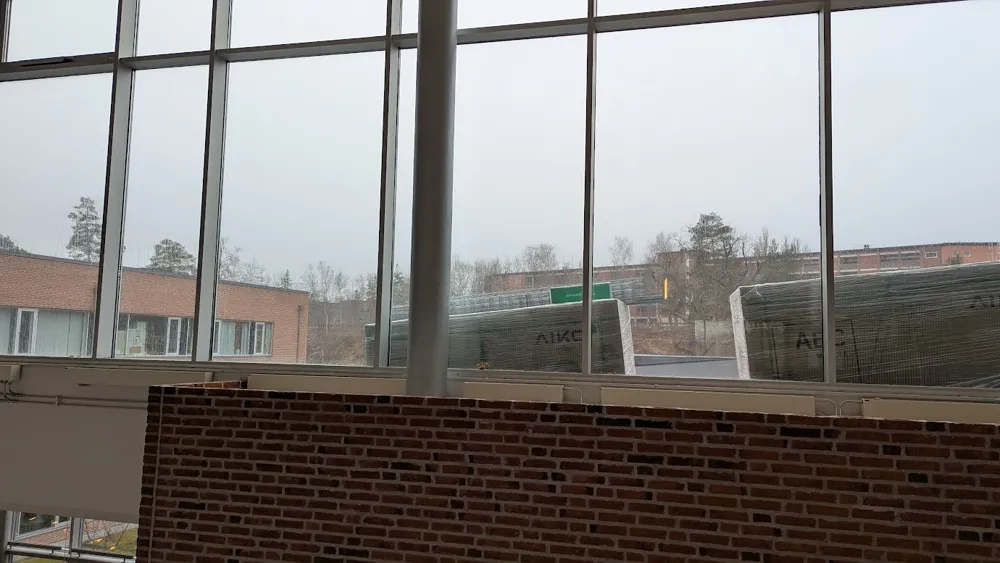 De installerar chemtrails på taket